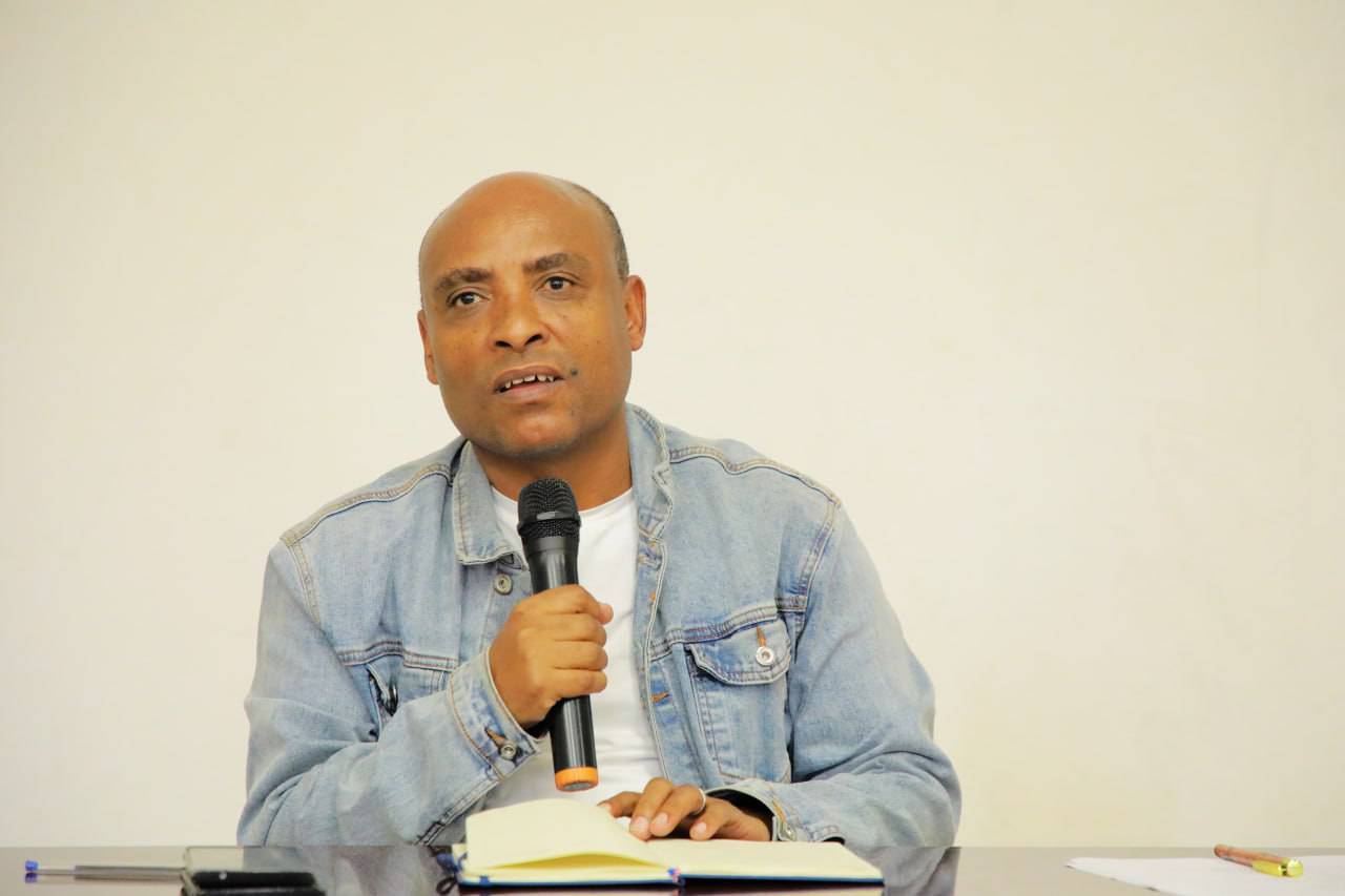 [#if smallImage??]
    [#if smallImage?is_hash]
        [#if smallImage.alt??]
            ${smallImage.alt}
        [/#if]
    [/#if]
[/#if]