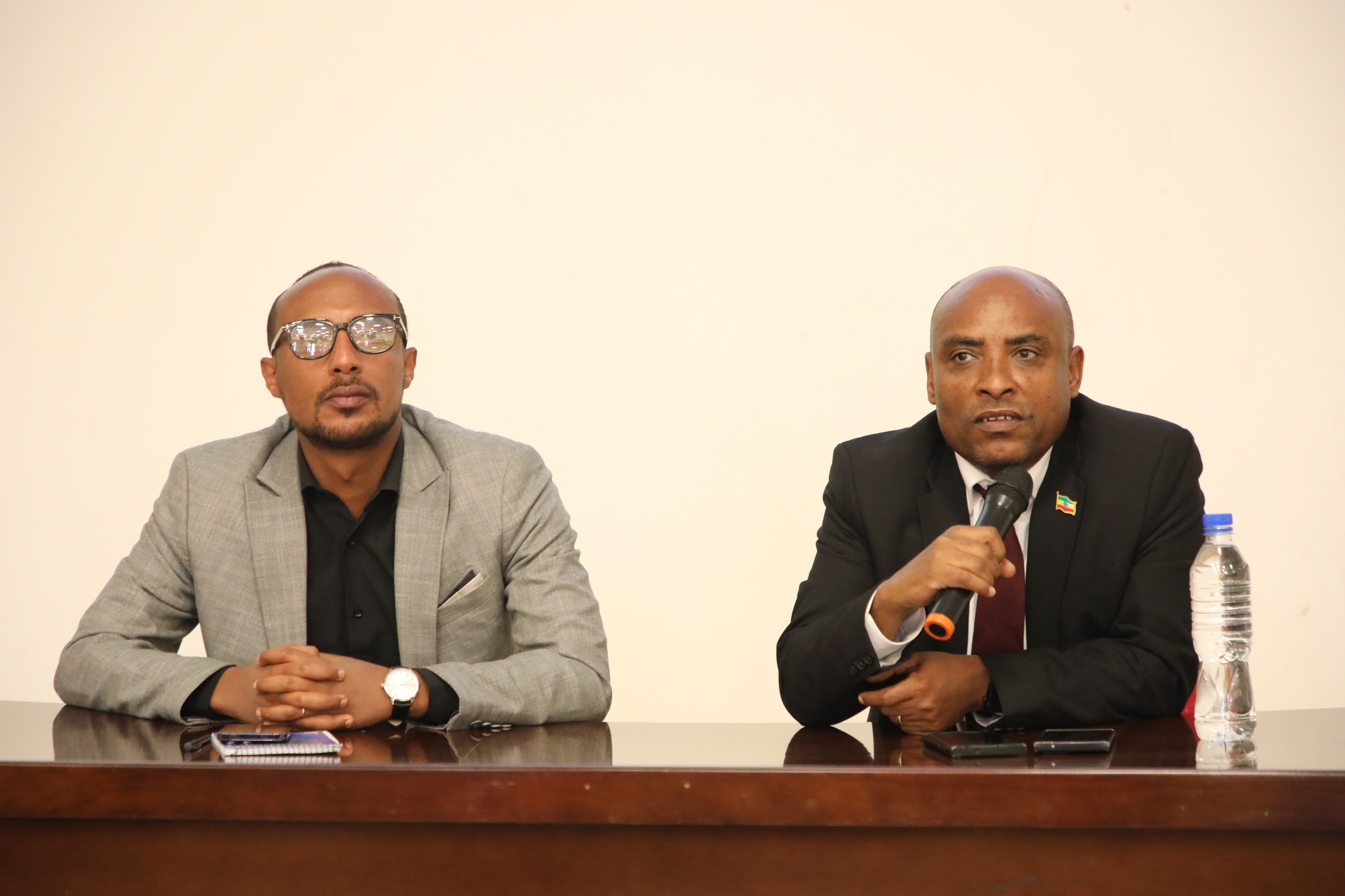 [#if smallImage??]
    [#if smallImage?is_hash]
        [#if smallImage.alt??]
            ${smallImage.alt}
        [/#if]
    [/#if]
[/#if]