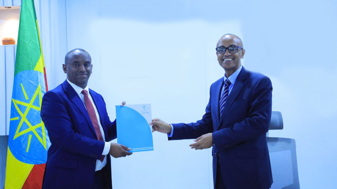 [#if smallImage??]
    [#if smallImage?is_hash]
        [#if smallImage.alt??]
            ${smallImage.alt}
        [/#if]
    [/#if]
[/#if]