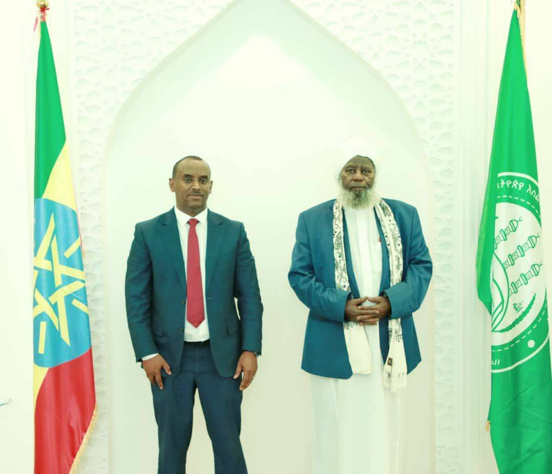 [#if smallImage??]
    [#if smallImage?is_hash]
        [#if smallImage.alt??]
            ${smallImage.alt}
        [/#if]
    [/#if]
[/#if]