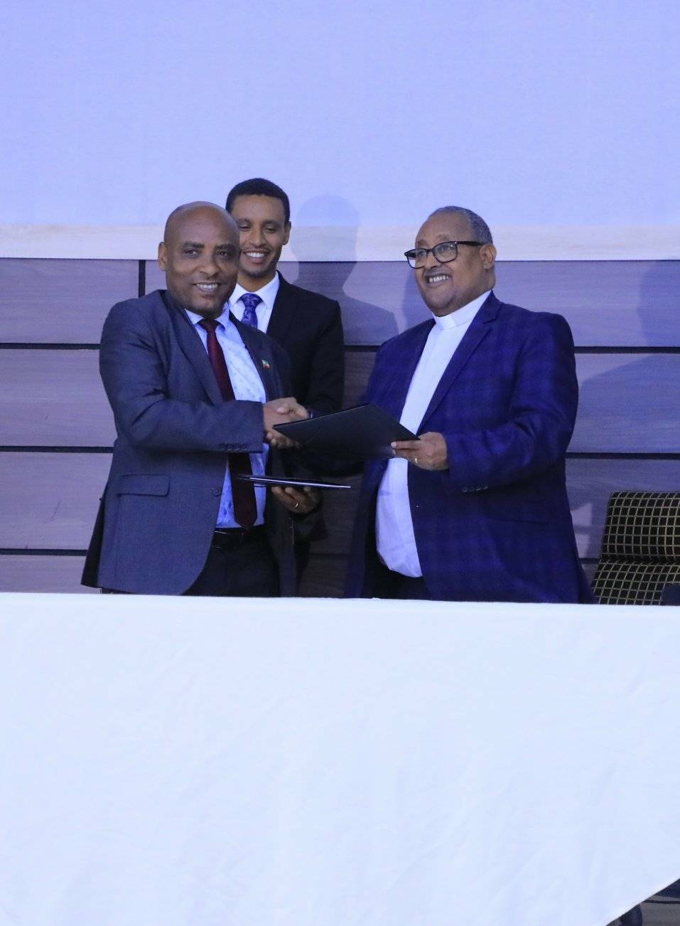 [#if smallImage??]
    [#if smallImage?is_hash]
        [#if smallImage.alt??]
            ${smallImage.alt}
        [/#if]
    [/#if]
[/#if]