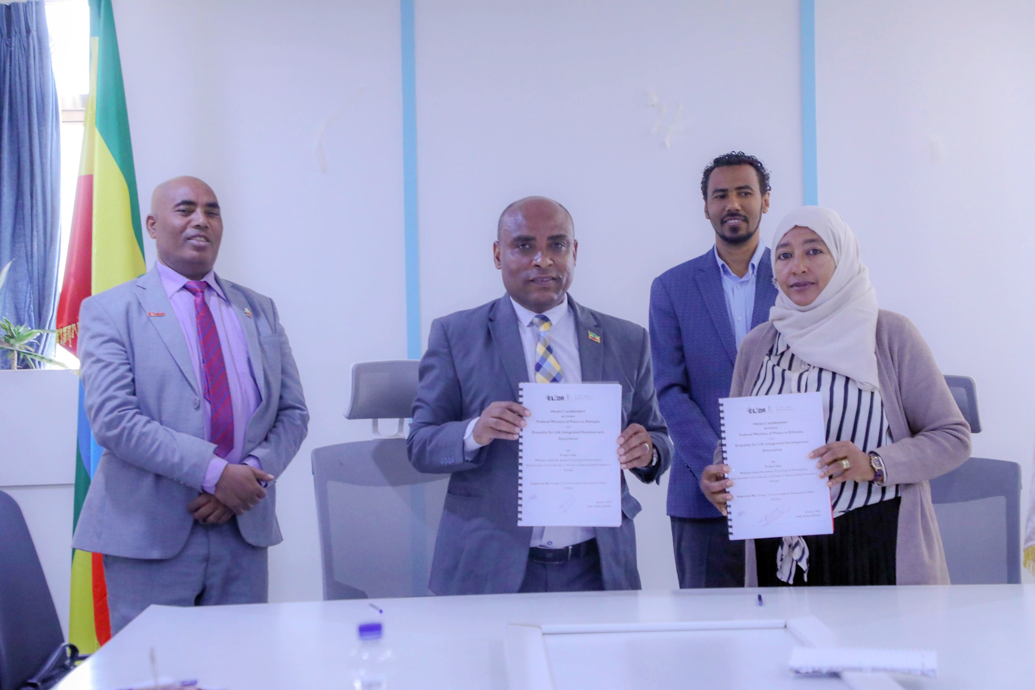 [#if smallImage??]
    [#if smallImage?is_hash]
        [#if smallImage.alt??]
            ${smallImage.alt}
        [/#if]
    [/#if]
[/#if]