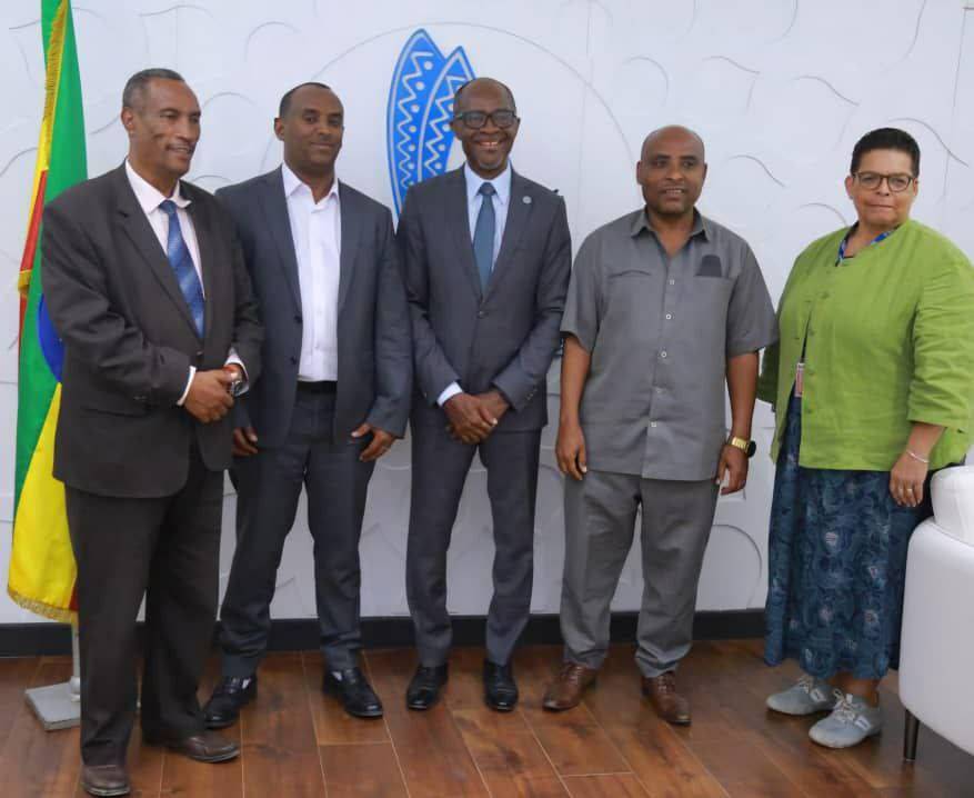 [#if smallImage??]
    [#if smallImage?is_hash]
        [#if smallImage.alt??]
            ${smallImage.alt}
        [/#if]
    [/#if]
[/#if]