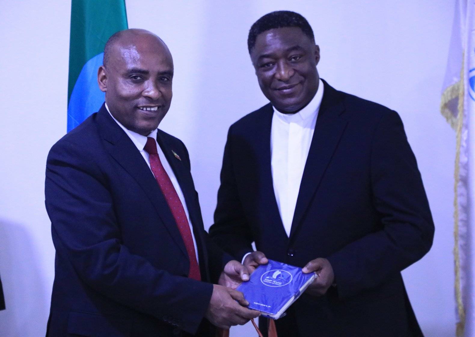 [#if smallImage??]
    [#if smallImage?is_hash]
        [#if smallImage.alt??]
            ${smallImage.alt}
        [/#if]
    [/#if]
[/#if]