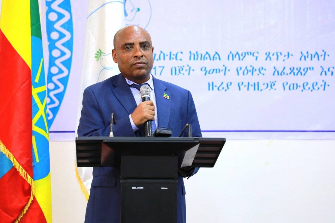 [#if smallImage??]
    [#if smallImage?is_hash]
        [#if smallImage.alt??]
            ${smallImage.alt}
        [/#if]
    [/#if]
[/#if]