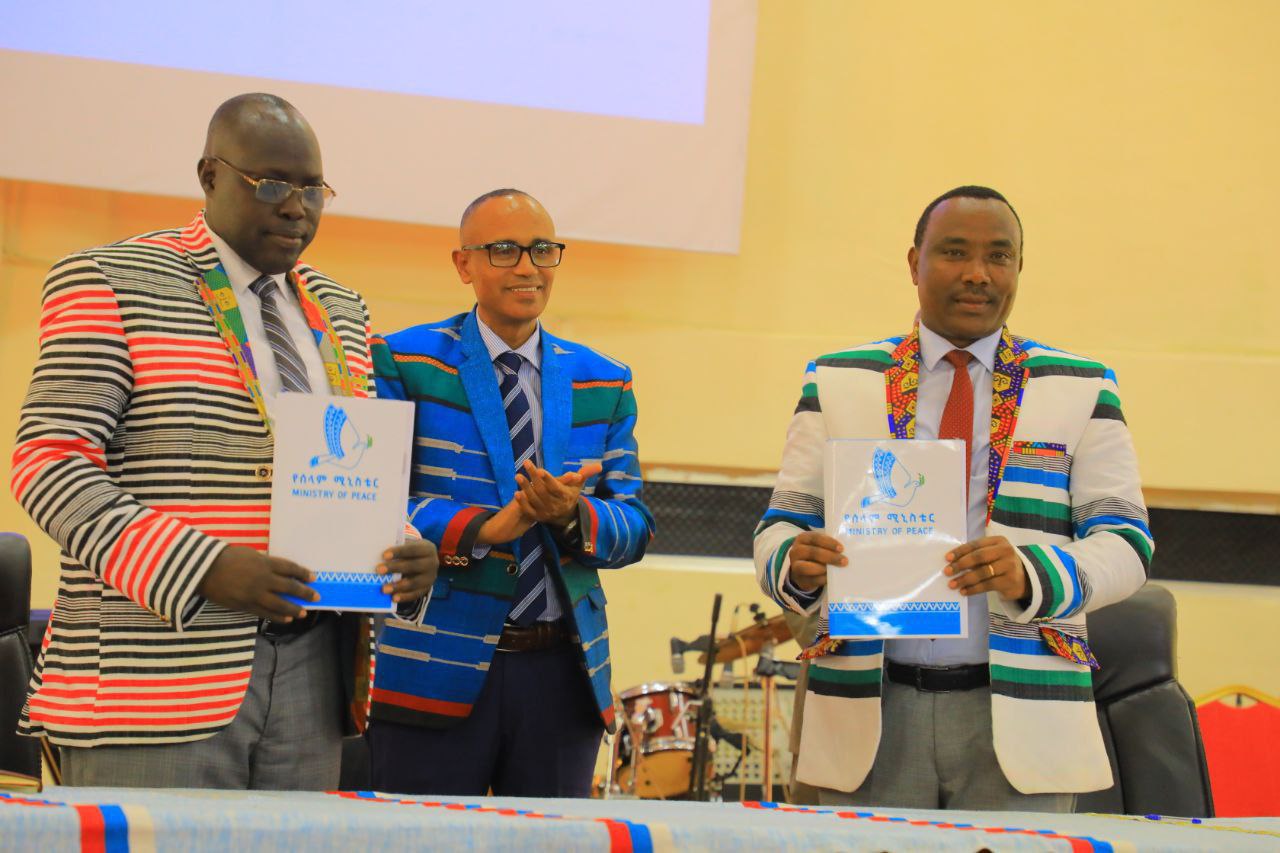 [#if smallImage??]
    [#if smallImage?is_hash]
        [#if smallImage.alt??]
            ${smallImage.alt}
        [/#if]
    [/#if]
[/#if]