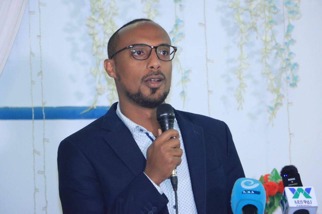 [#if smallImage??]
    [#if smallImage?is_hash]
        [#if smallImage.alt??]
            ${smallImage.alt}
        [/#if]
    [/#if]
[/#if]