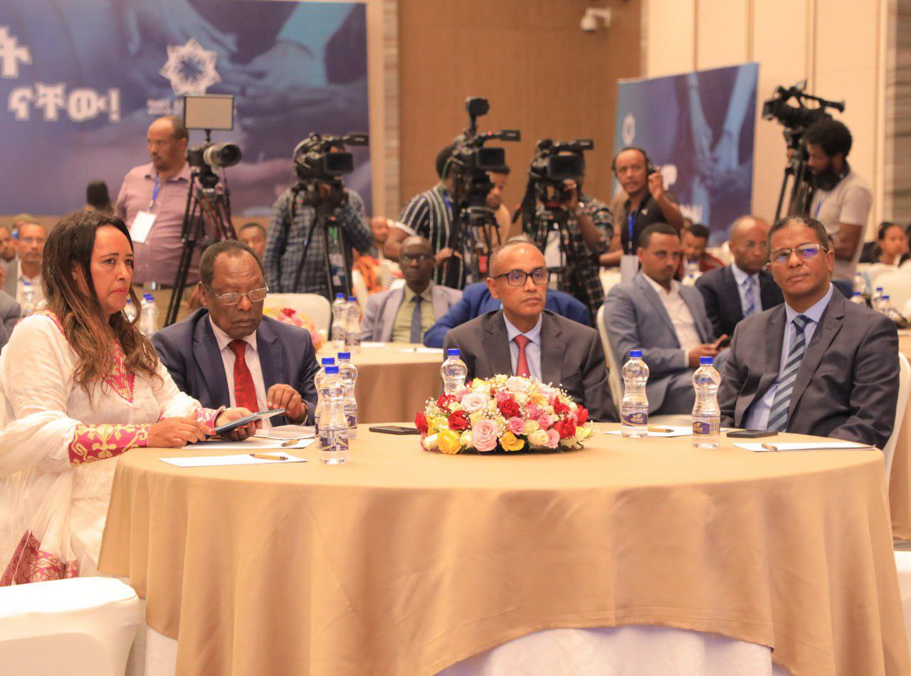 [#if smallImage??]
    [#if smallImage?is_hash]
        [#if smallImage.alt??]
            ${smallImage.alt}
        [/#if]
    [/#if]
[/#if]