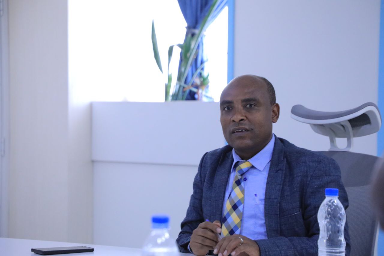 [#if smallImage??]
    [#if smallImage?is_hash]
        [#if smallImage.alt??]
            ${smallImage.alt}
        [/#if]
    [/#if]
[/#if]