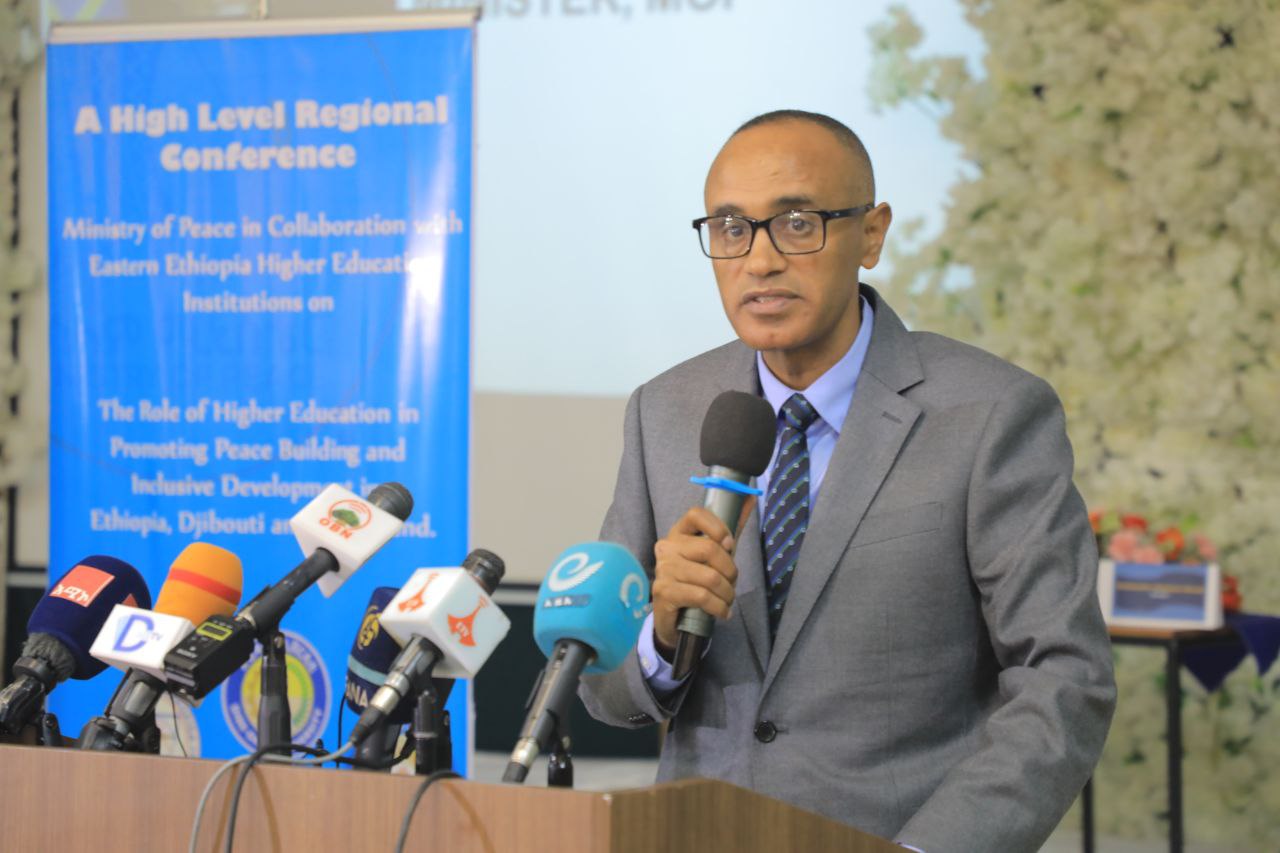 [#if smallImage??]
    [#if smallImage?is_hash]
        [#if smallImage.alt??]
            ${smallImage.alt}
        [/#if]
    [/#if]
[/#if]