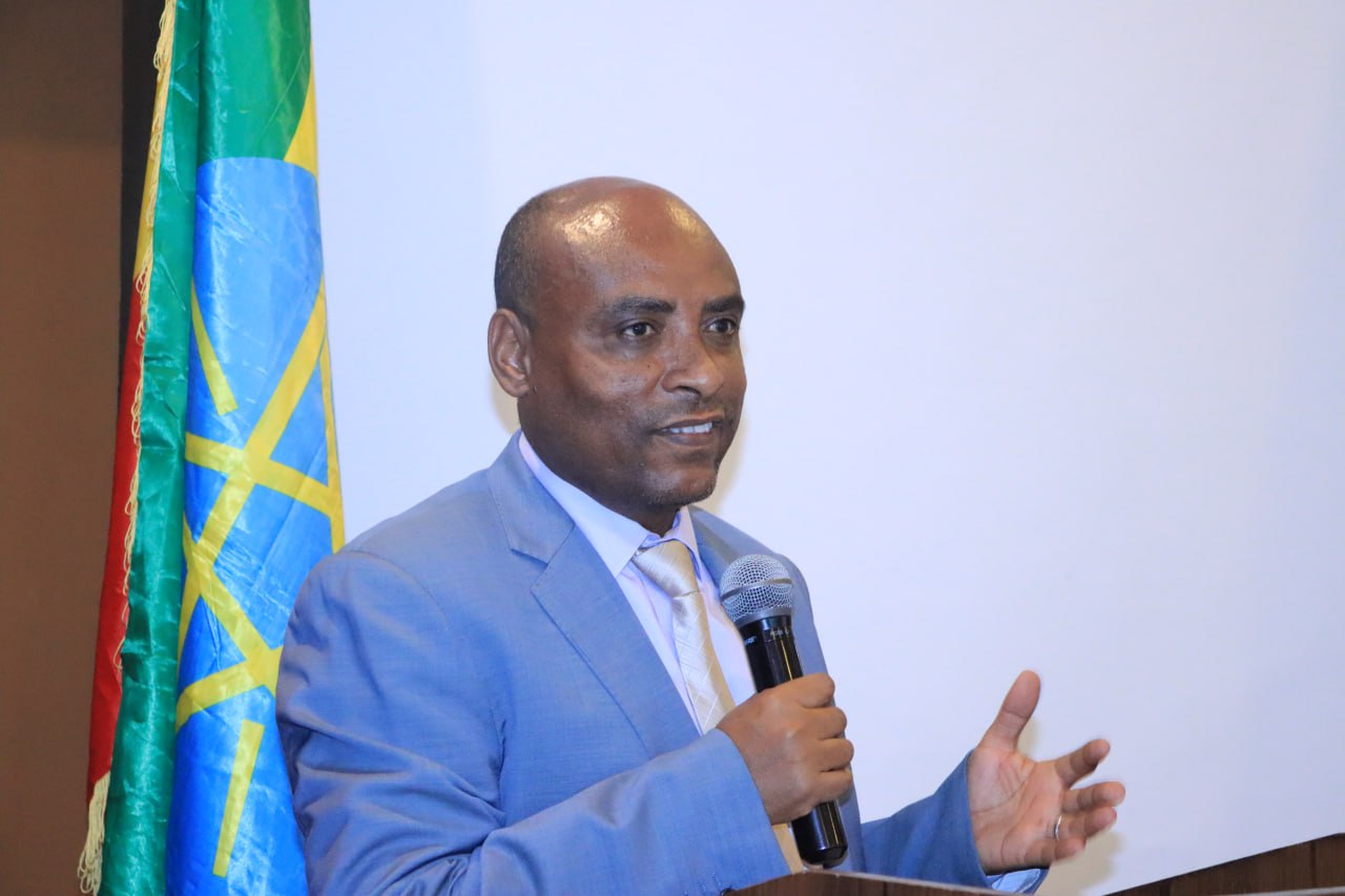 [#if smallImage??]
    [#if smallImage?is_hash]
        [#if smallImage.alt??]
            ${smallImage.alt}
        [/#if]
    [/#if]
[/#if]